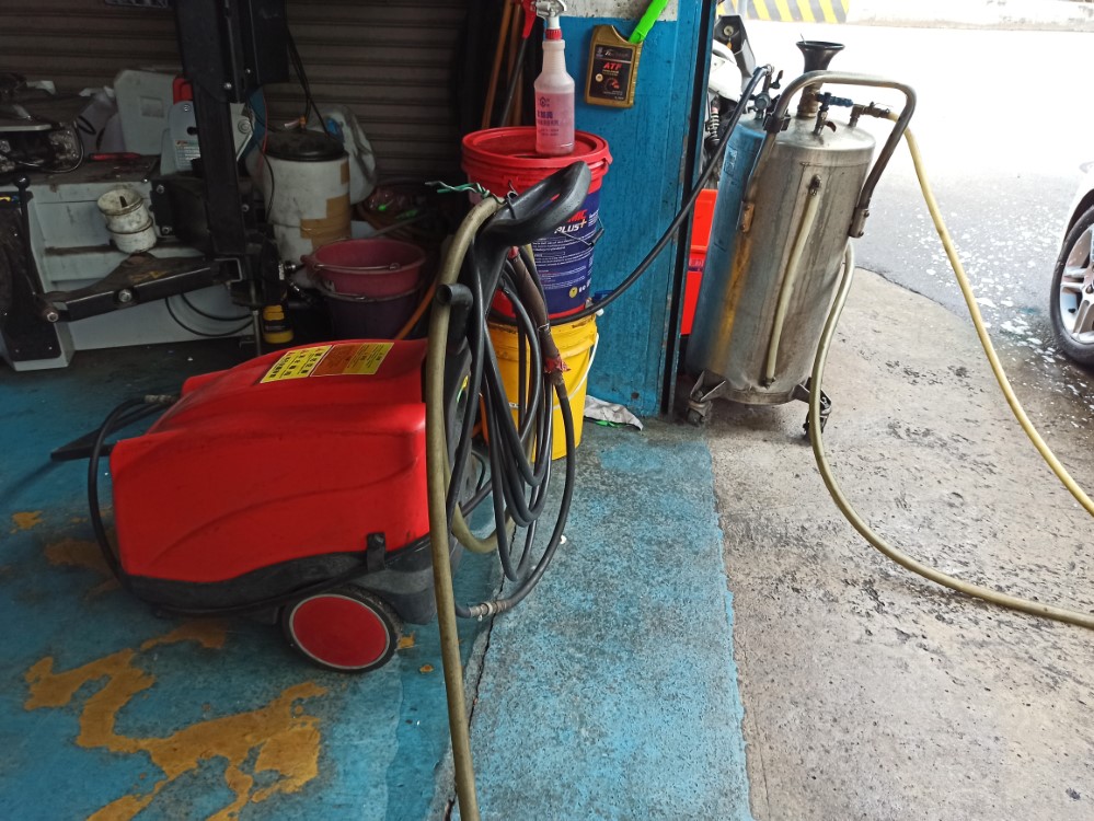 高壓洗車機與泡沫機