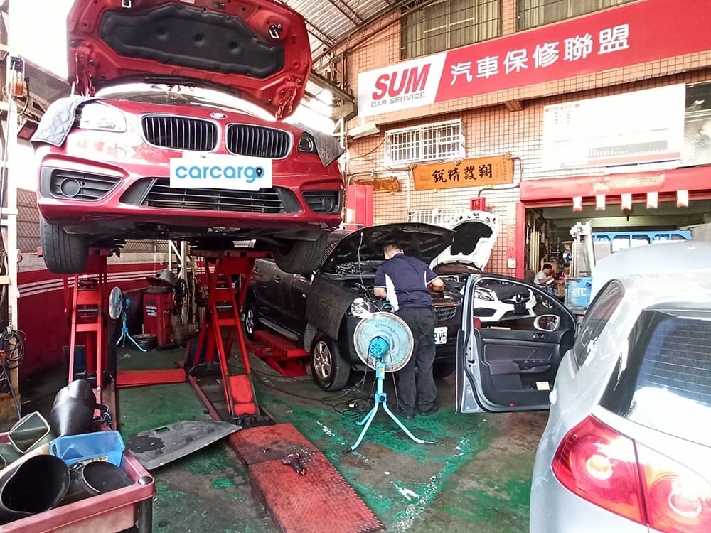 高雄翔銳保修廠房內車輛