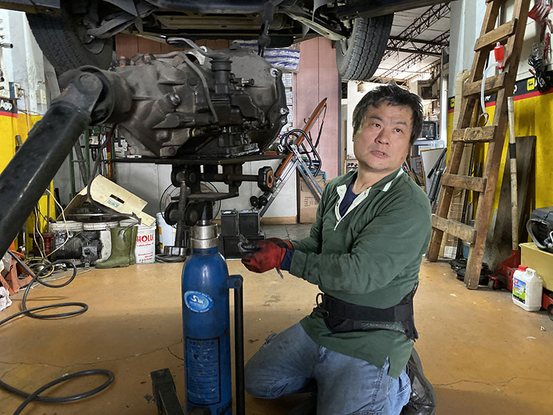 暉達汽車師傅檢查