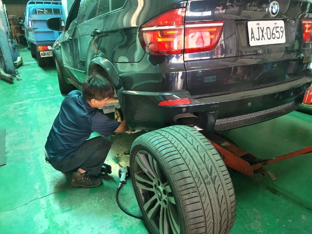 育成汽車施工過程