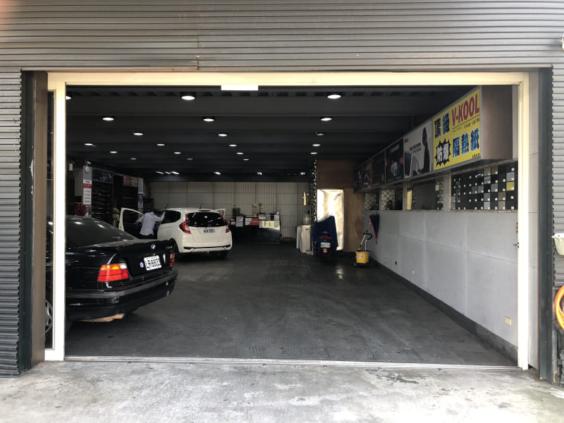 景文汽車玻璃八德店廠房內