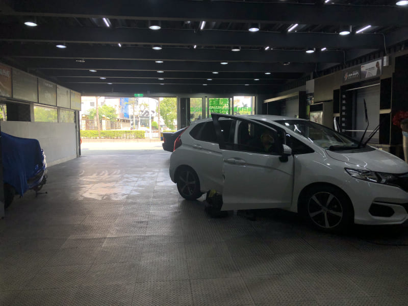 景文汽車玻璃八德店專業施工空間